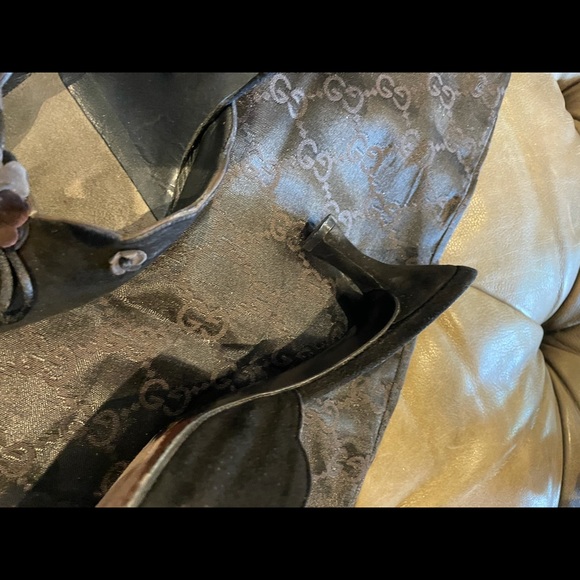 beautiful shoes and gently use. - Picture 4 of 6